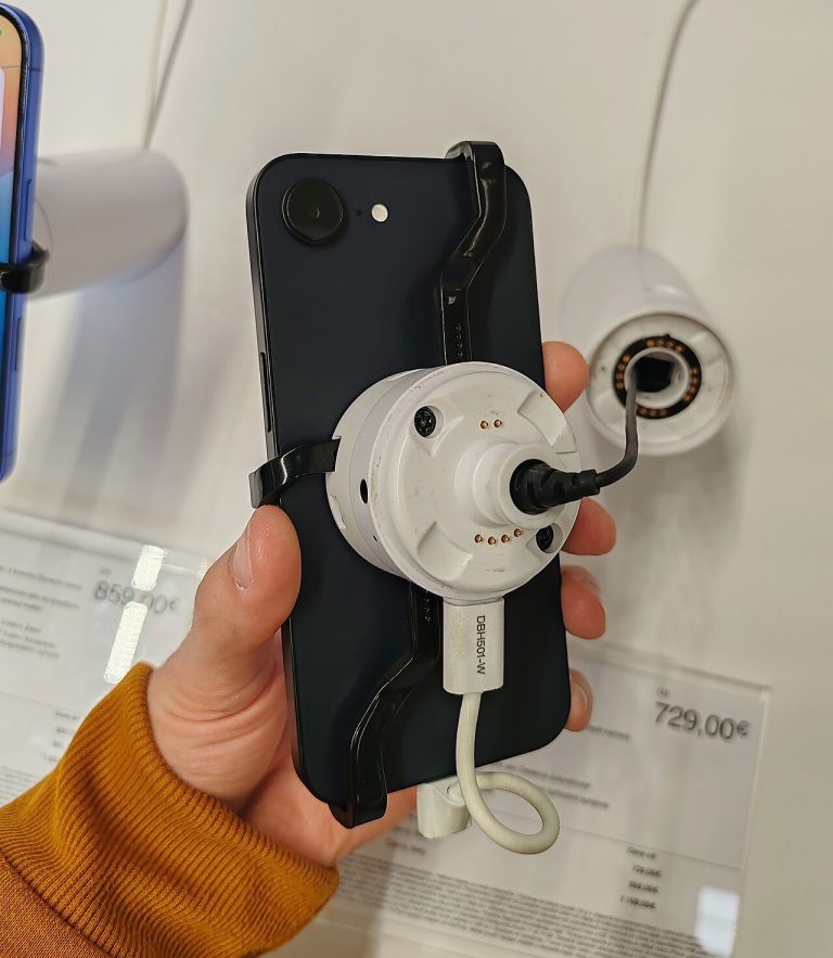 iPhone 16e
